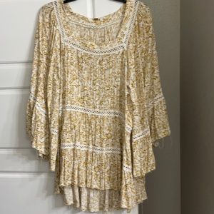 Free people top! Only worn 1 time